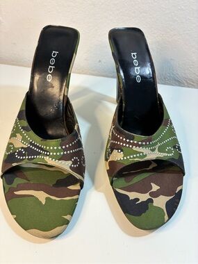 VTG Y2K bebe 10B Camouflage Open-Toe Studded Mule - Green Brown Black Tan- READ